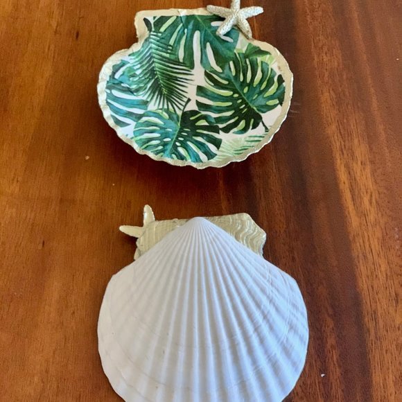 Scallop Shell Jewelry Keeper - Monstera - Picture 2 of 3